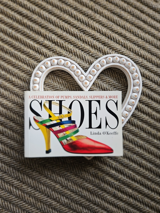 Workman Publishing Other - SHOES Book (By: Linda O'Keeffe)